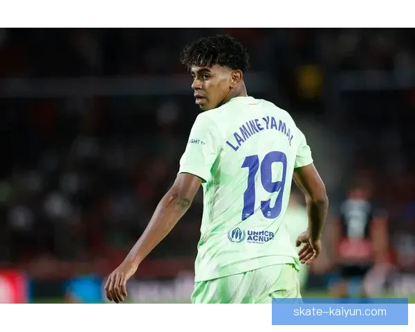 拉菲尼亚在巴萨状态回暖，表现稳健引发关注