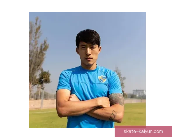 斯卡洛尼执教成功因素分析：战术灵活性与球队凝聚力提升